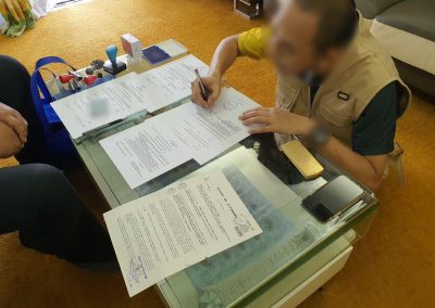 menandatangi dokumen pusaka
